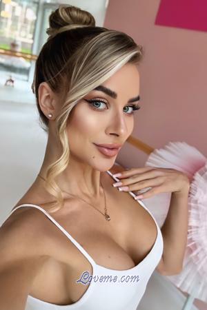 199803 - Elena Age: 25 - Belarus