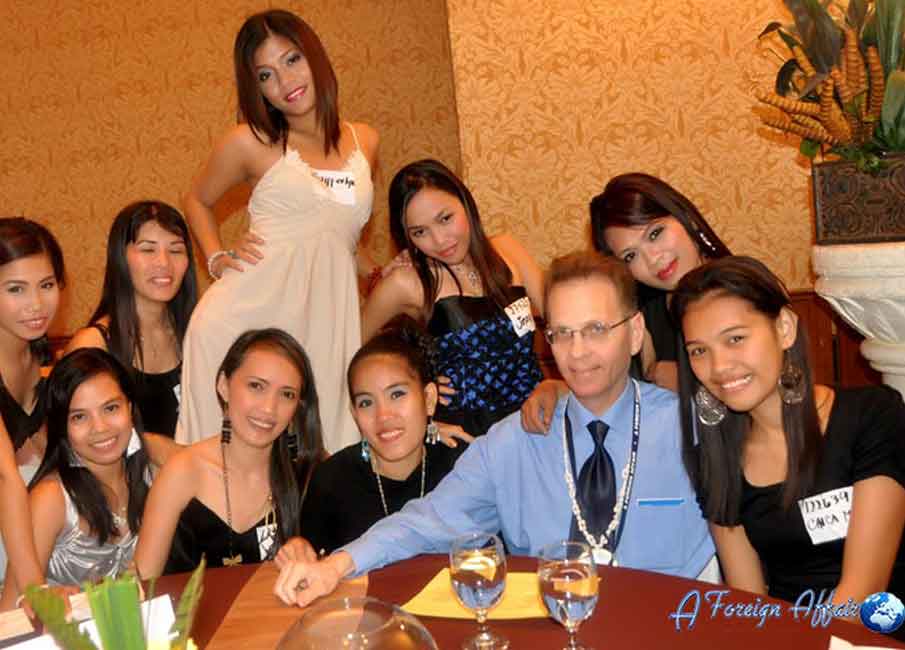 A Foreign Affair 的线上线下约会平台让客户可以亲自前往国外与女性见面，而不是仅仅在网上浏览。