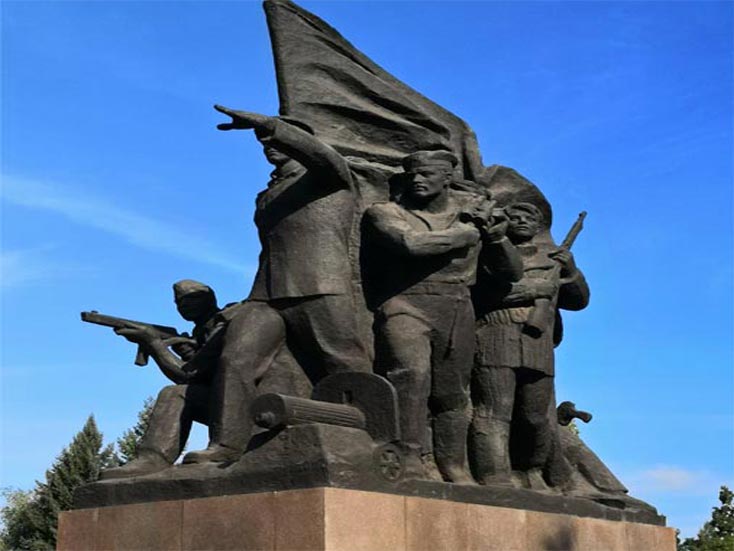 68名伞兵纪念碑 68名伞兵纪念碑